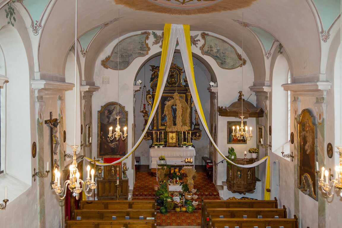 Image: _JA 24124 Erntedank in Hohenried, Kirche.jpg